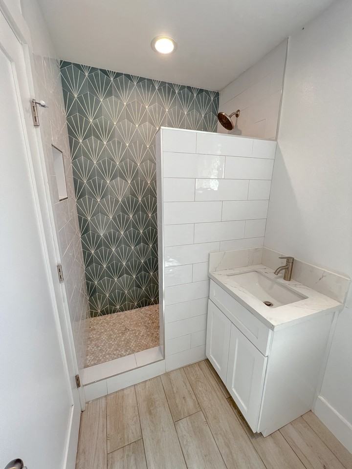 327A E Coolidge St - Photo 2 of 4