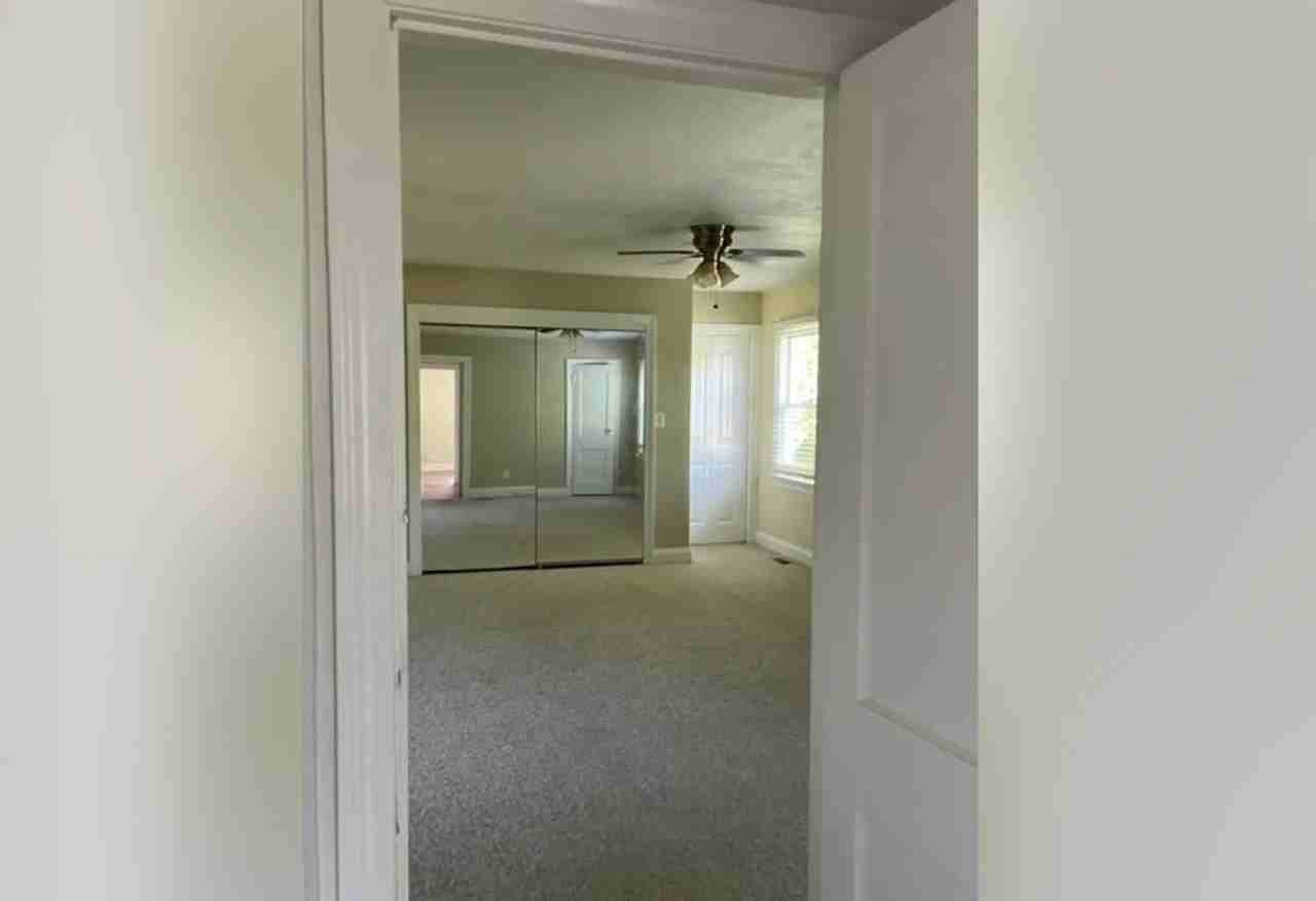 8006 Greenway Dr - Photo 3 of 13