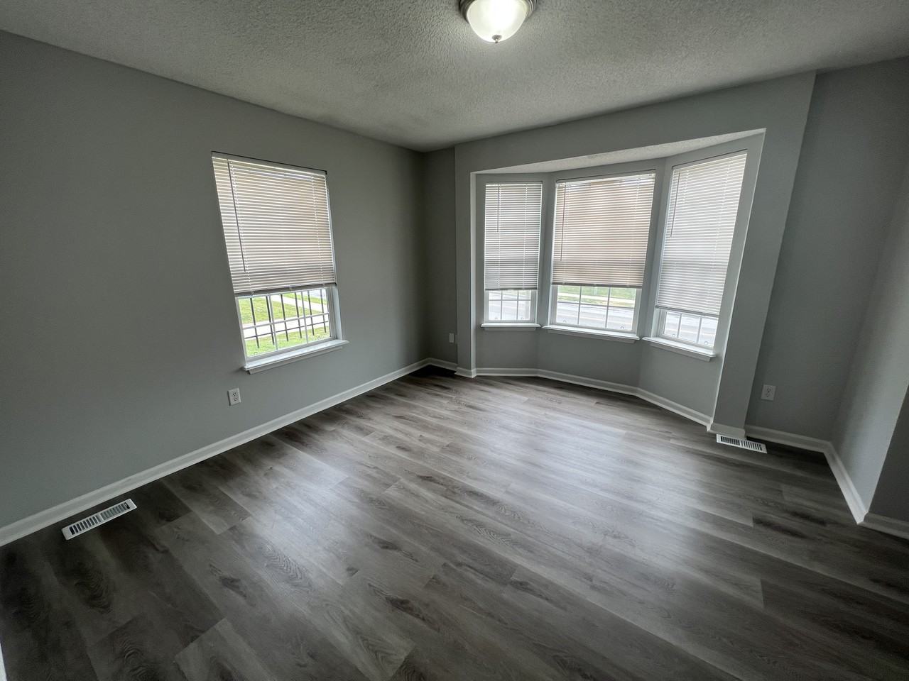 4210 Woodland Ave - Photo 3 of 9