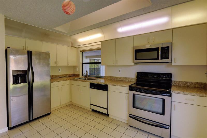 10098 Camelback Lane - Photo 3 of 6