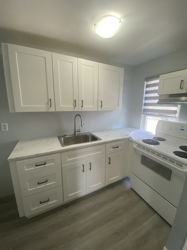 104 Queen St N - Photo 3 of 6