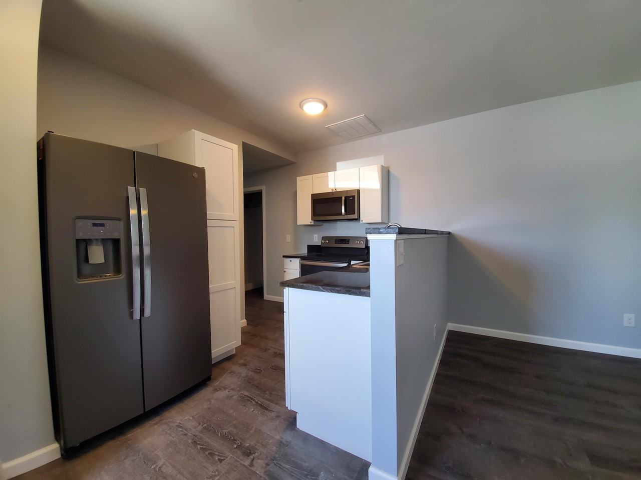 1023 Eastern Shore DriveUnit 4 #4 - Photo 5 of 20