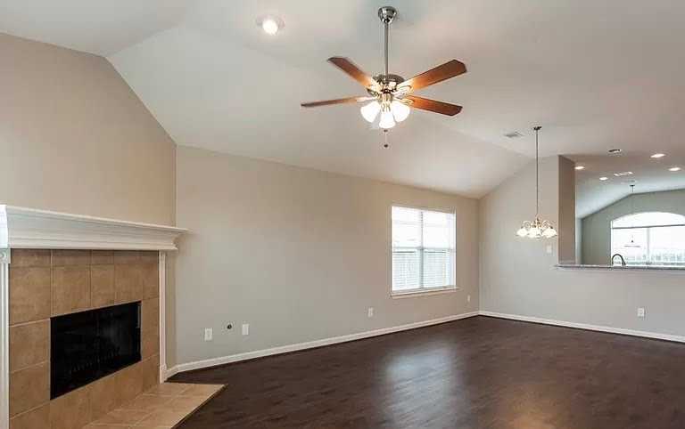 211 Seacrest Blvd - Photo 2 of 9