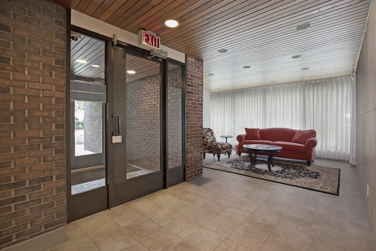 400 Laurier Avenue East #2A - Photo 2 of 17