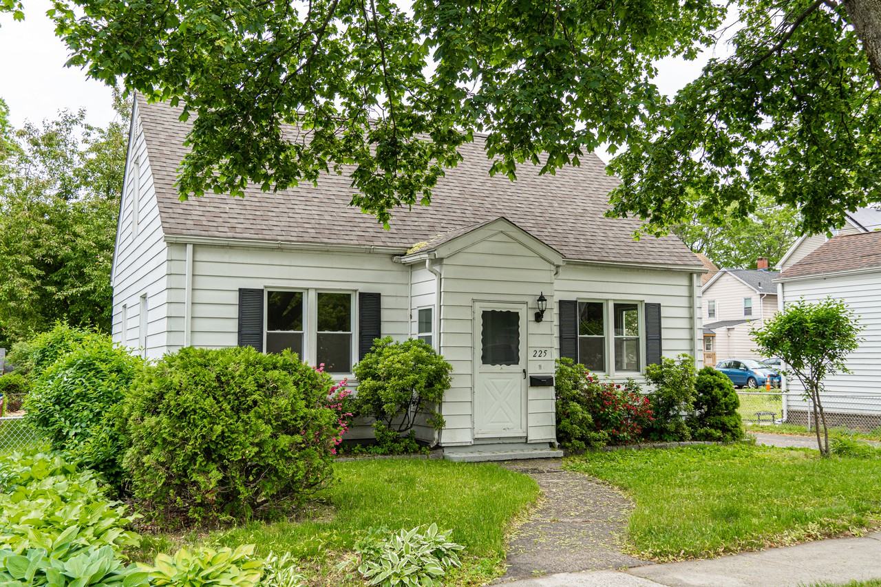 225 Foster Street - Photo 2 of 21