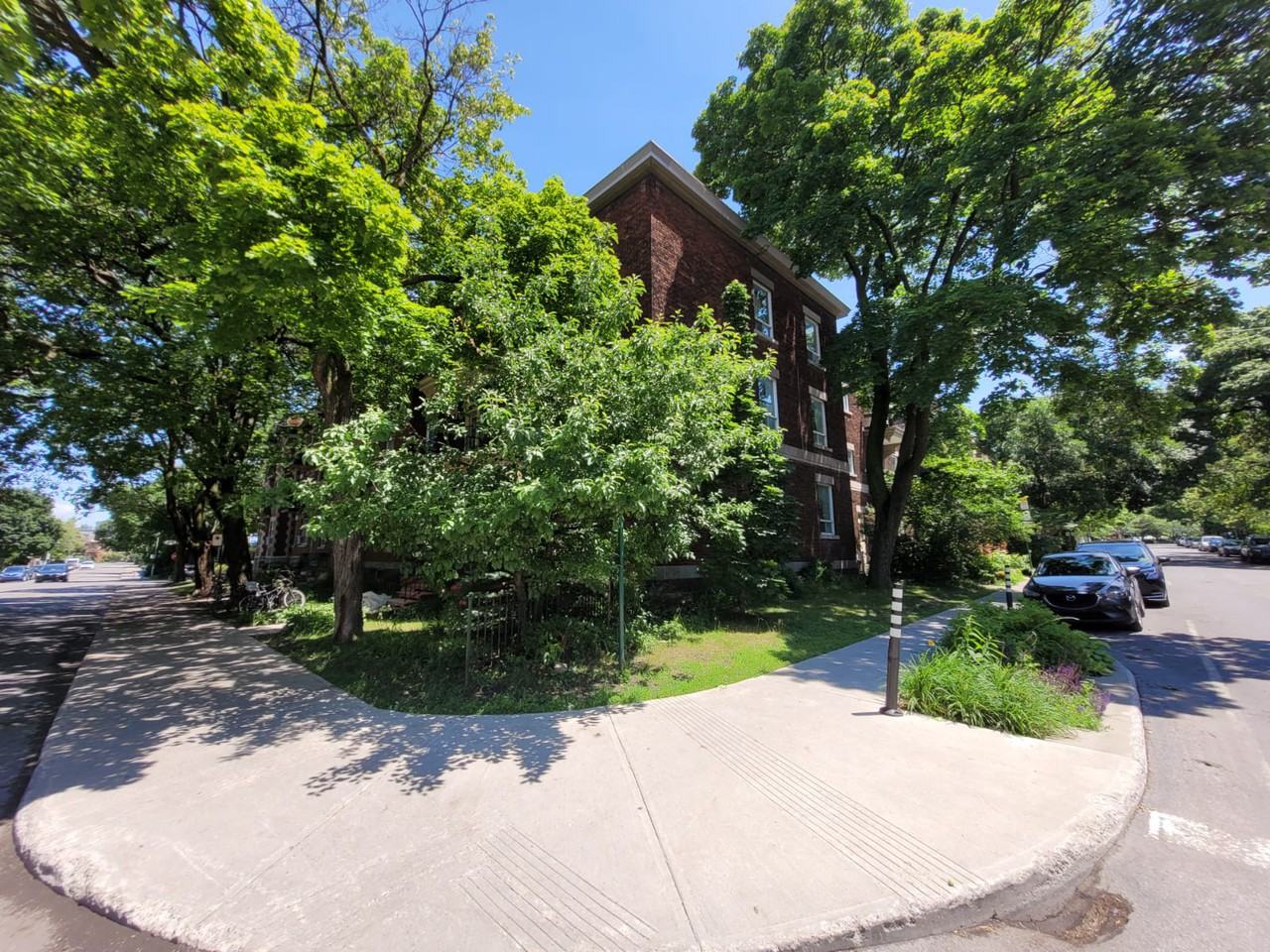 1140 Avenue Lajoie #11 - Photo 2 of 24