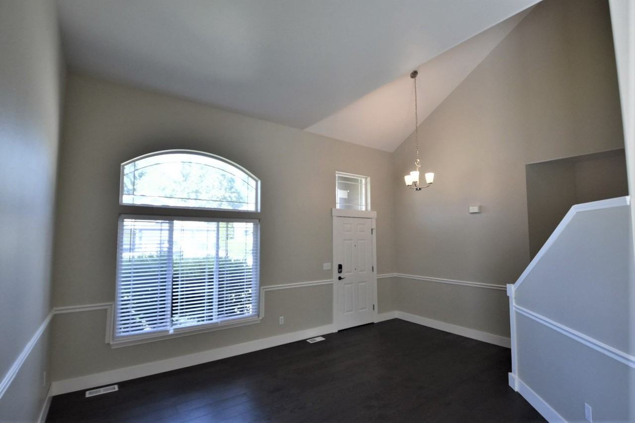 2039 14th Ave Sw - Photo 2 of 19