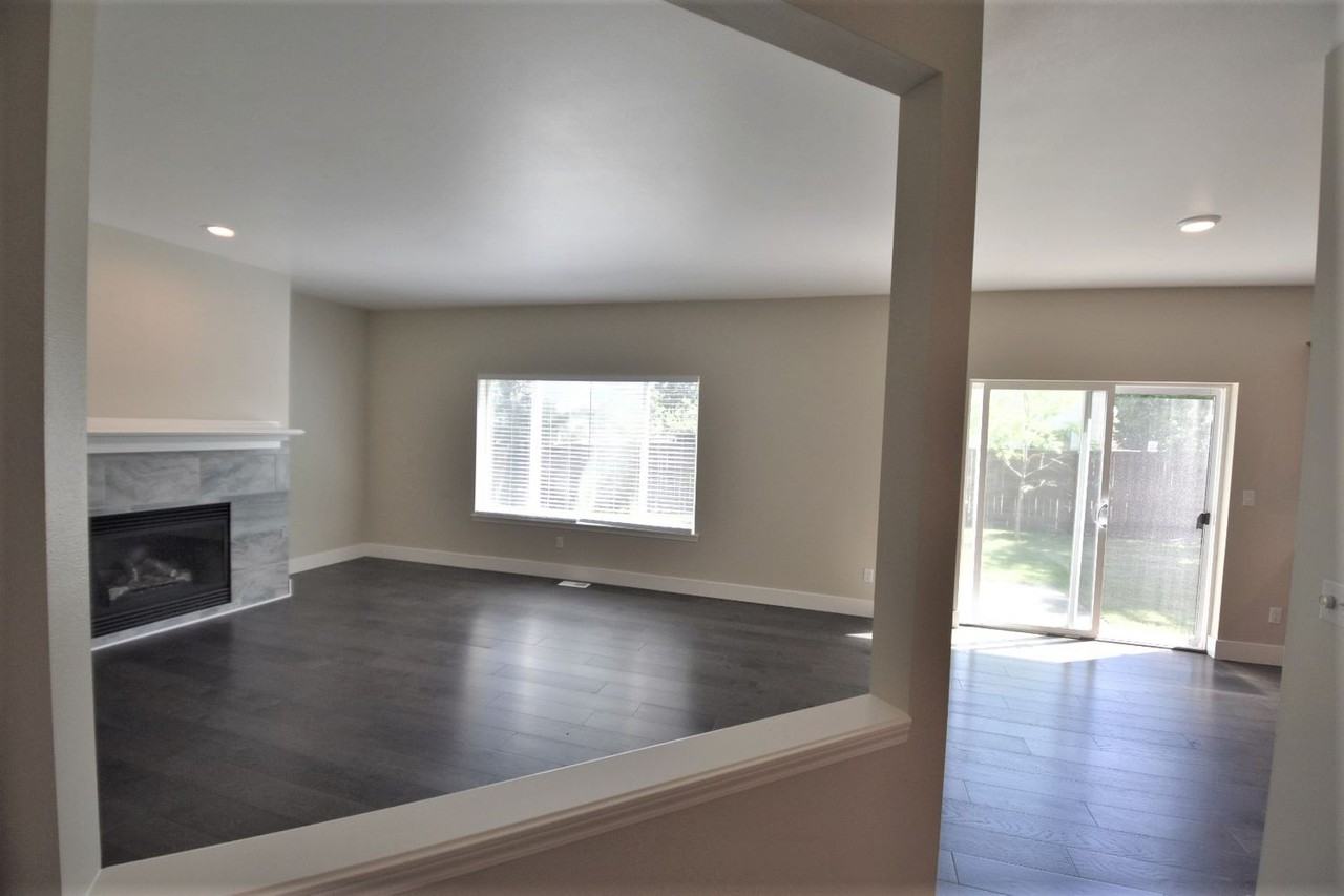 2039 14th Ave Sw - Photo 3 of 19