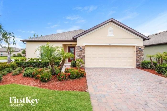 1211 Dillard Dr Se - Photo 2 of 15