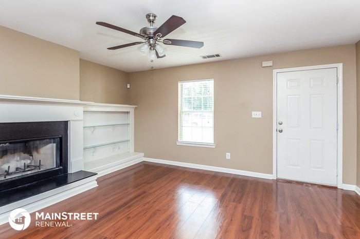 4012 Meadow Glen Way - Photo 3 of 17