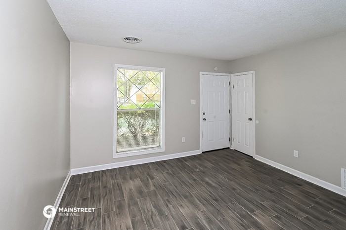 886 Valley Springs Dr - Photo 3 of 16