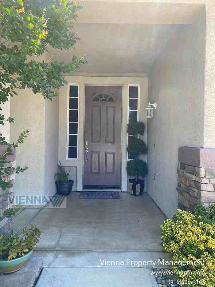 1517 Olympic Cir - Photo 3 of 48