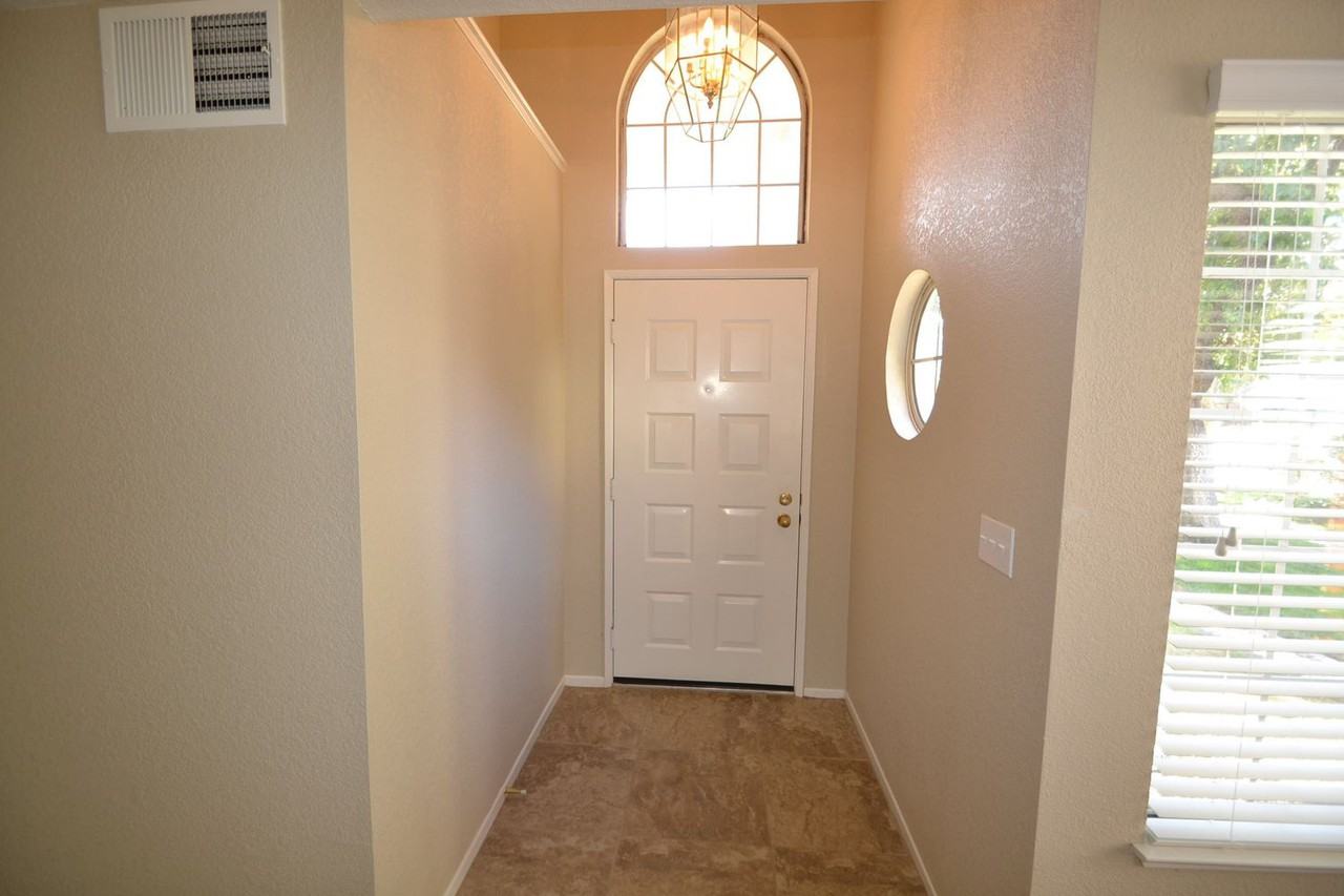 1443 Hoover Ct - Photo 2 of 16