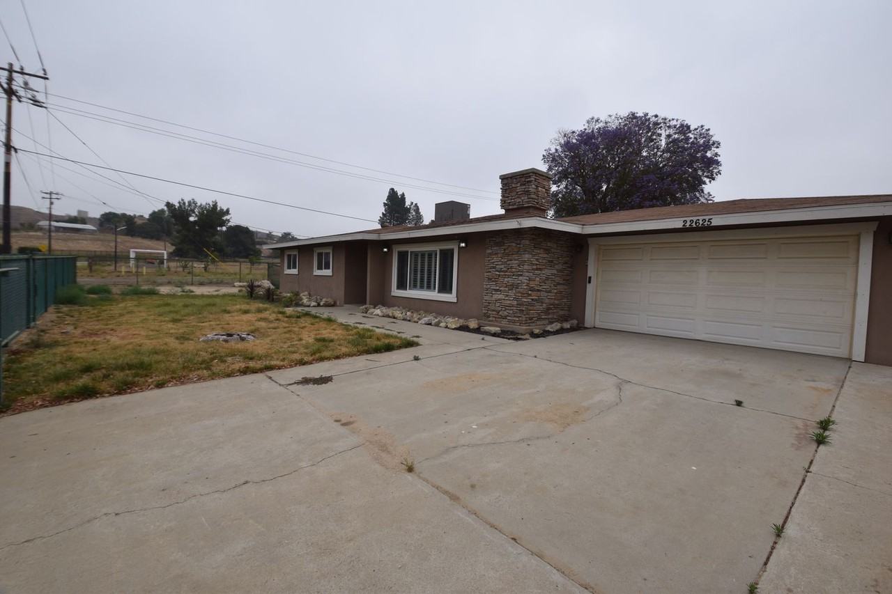 22625 Whittier St - Photo 3 of 18