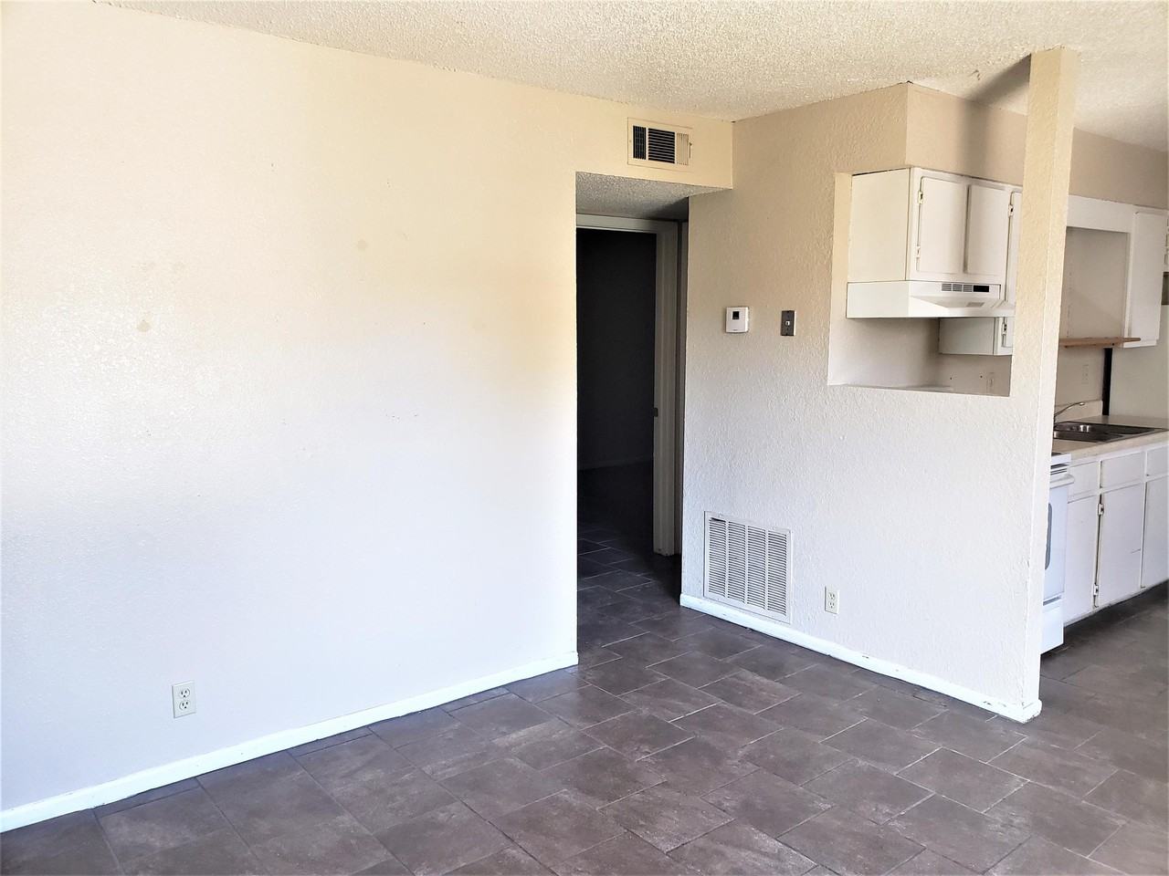 603 Morris St #6-603 - Photo 3 of 8