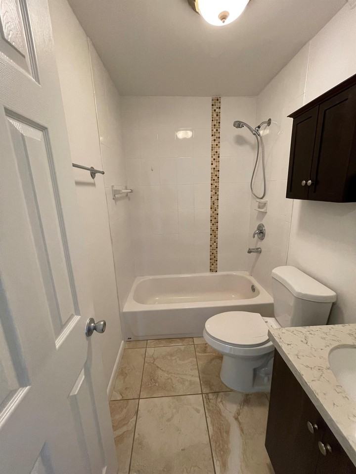 13761 Newport Mnr #13761 - Photo 7 of 8