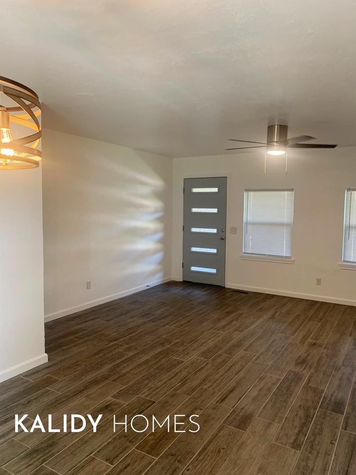 1711 N Vermont Ave #1 - Photo 2 of 11