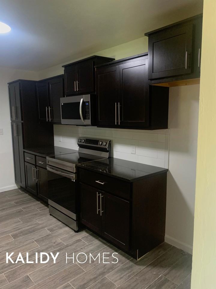 1711 N Vermont Ave #1 - Photo 5 of 11