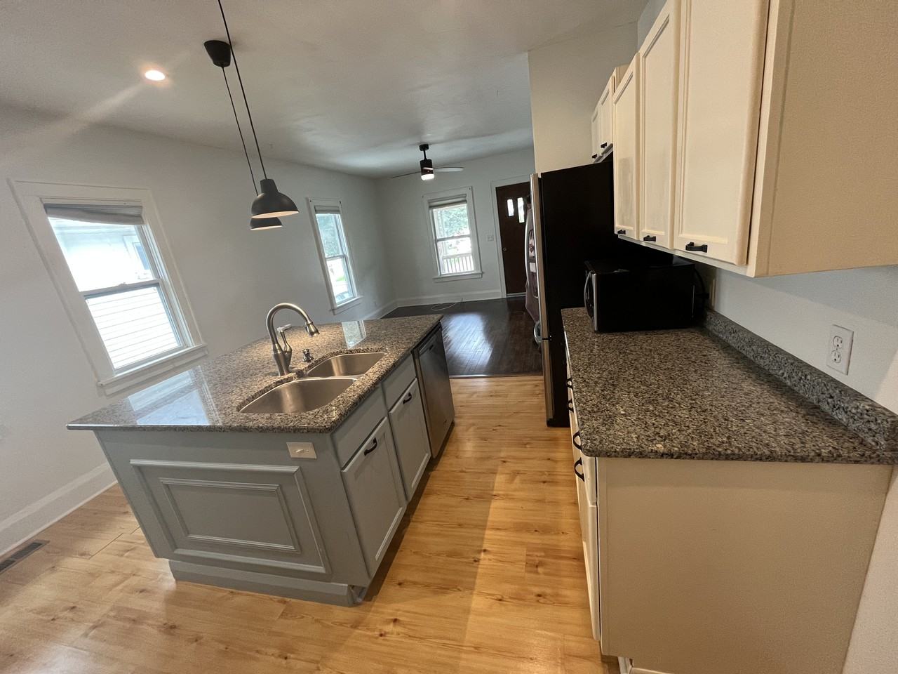 3225 Vera Ct - Photo 3 of 8