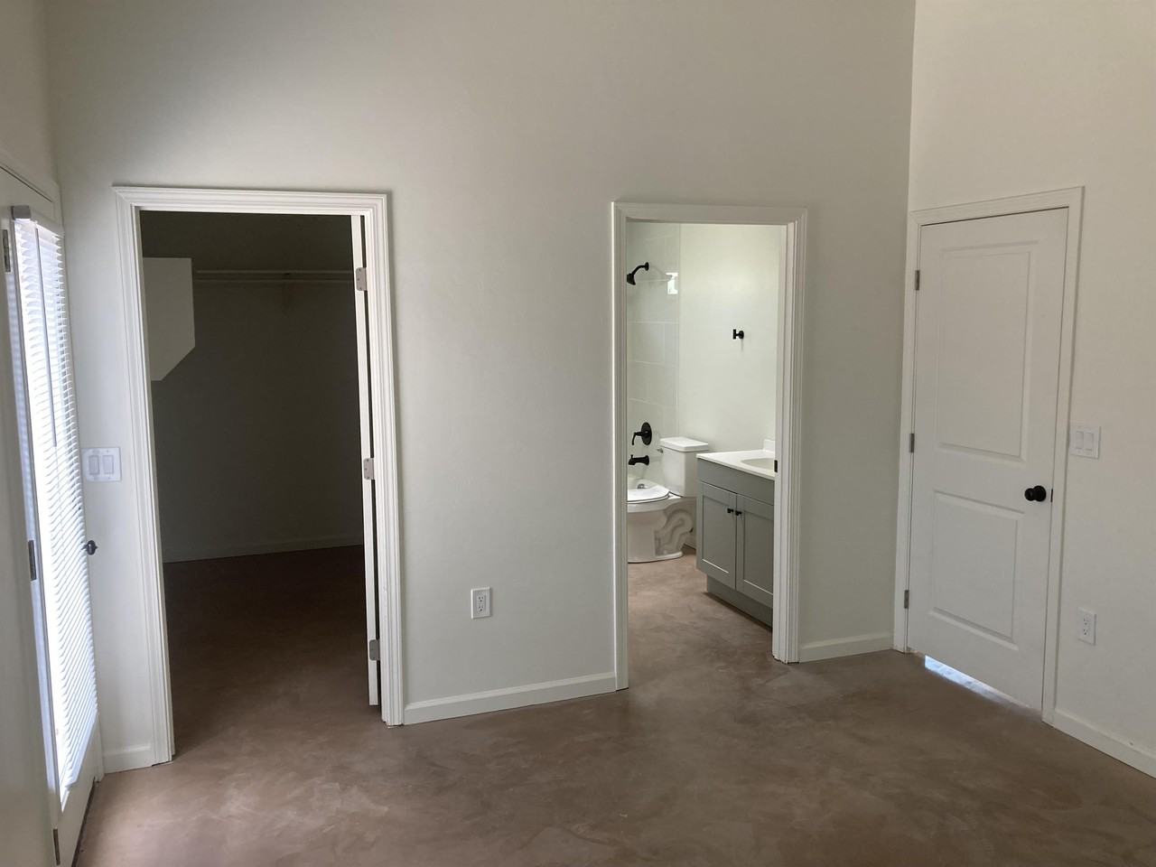 3319 E Glenn St #1 - Photo 3 of 3