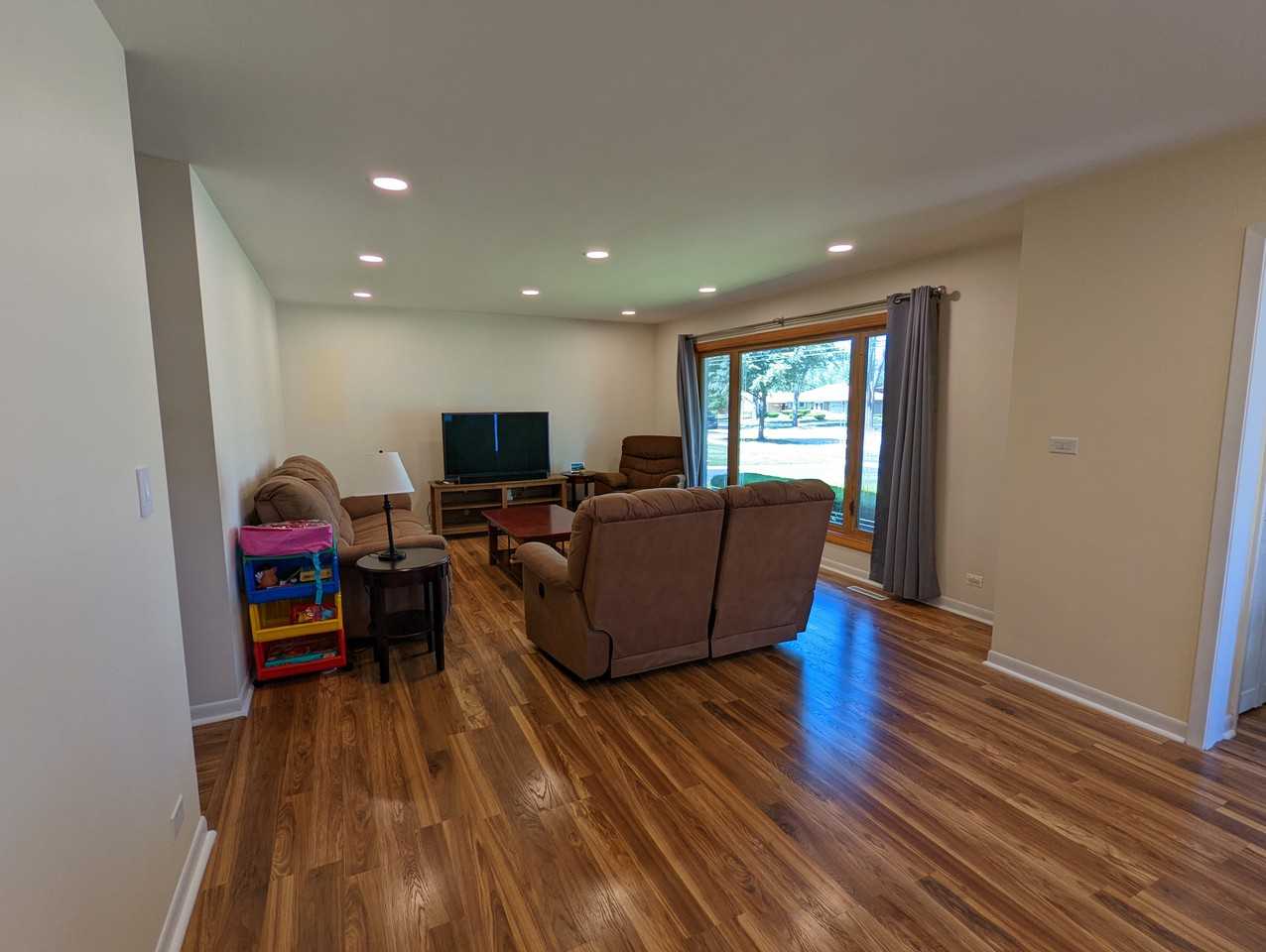 1431 E Emmerson Ln - Photo 3 of 16