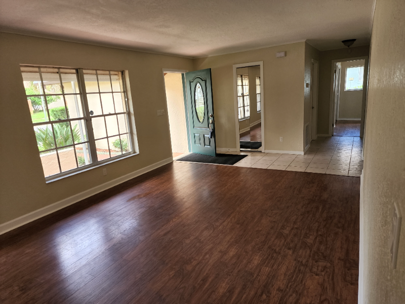 1935 Meadow Ln - Photo 2 of 18