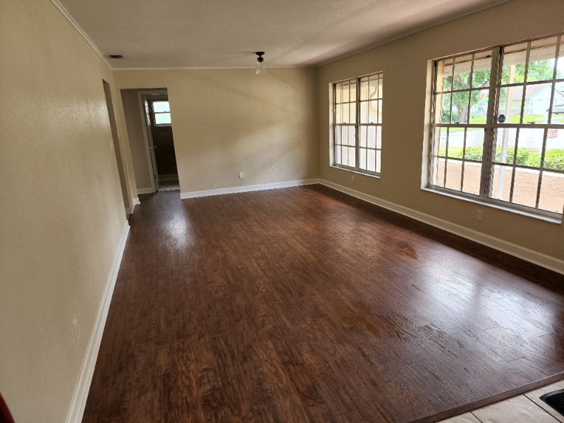 1935 Meadow Ln - Photo 3 of 18