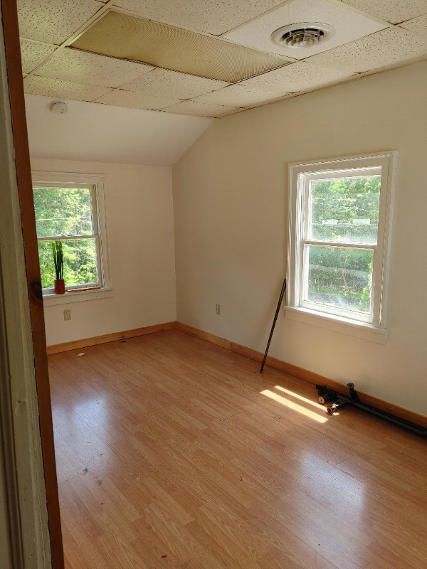 260 Caniff Rd - Photo 3 of 4