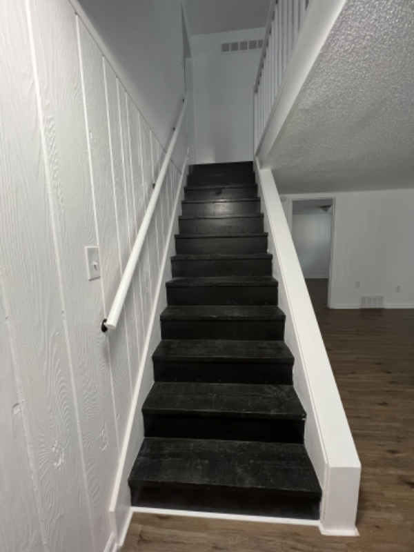 113 Spring Ct - Photo 2 of 17