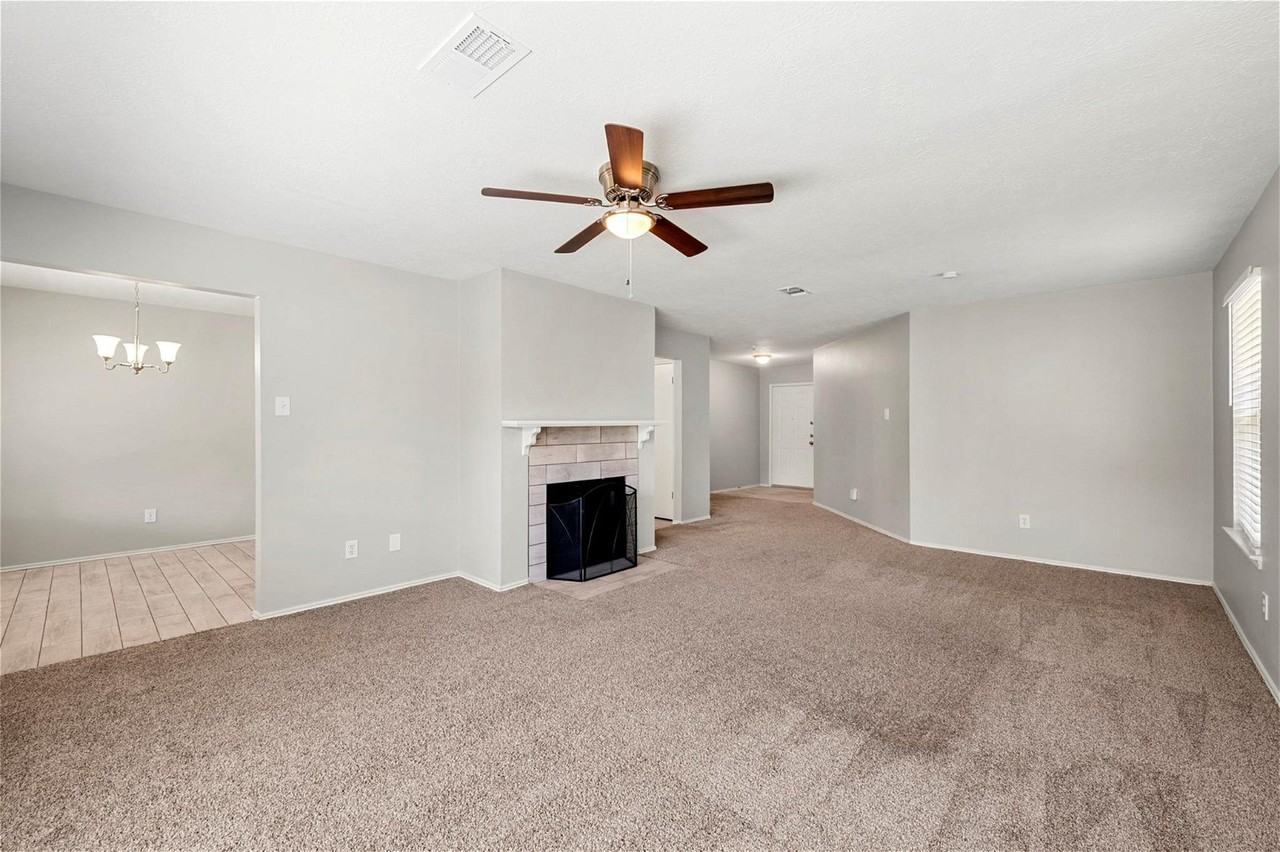 26010 Richards Rd - Photo 3 of 7