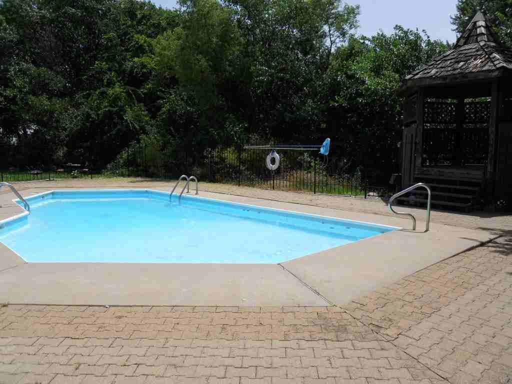 1339 Westbrooke St - Photo 2 of 2