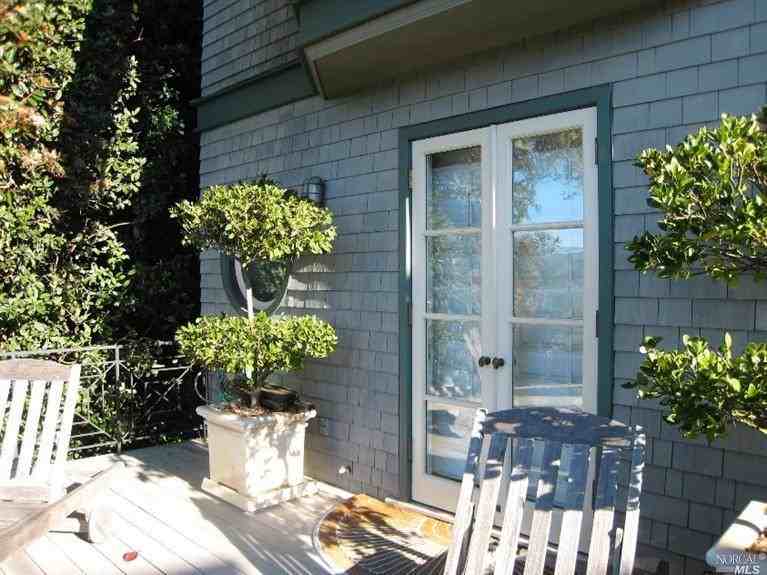 217 Golden Gate Ave - Photo 2 of 5