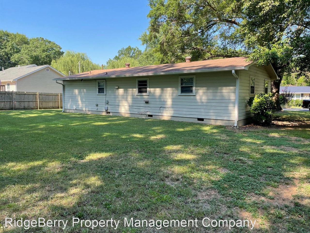 318 Garden Ave Se - Photo 2 of 20