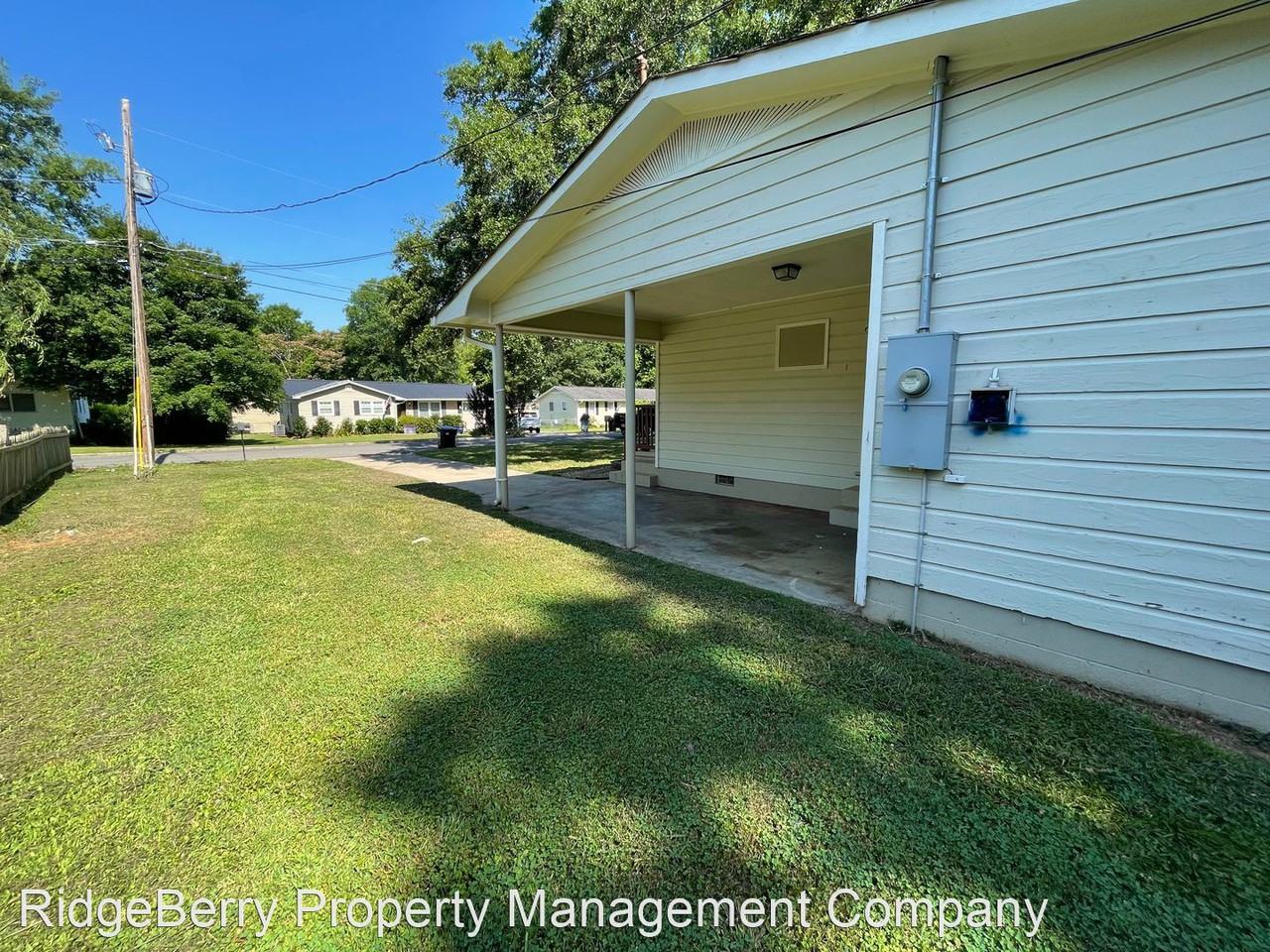 318 Garden Ave Se - Photo 3 of 20