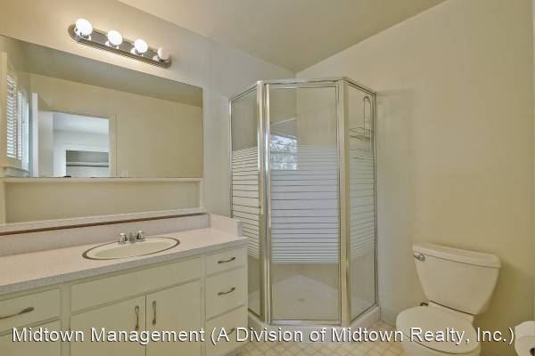 1065 Middle Ave - Photo 3 of 11