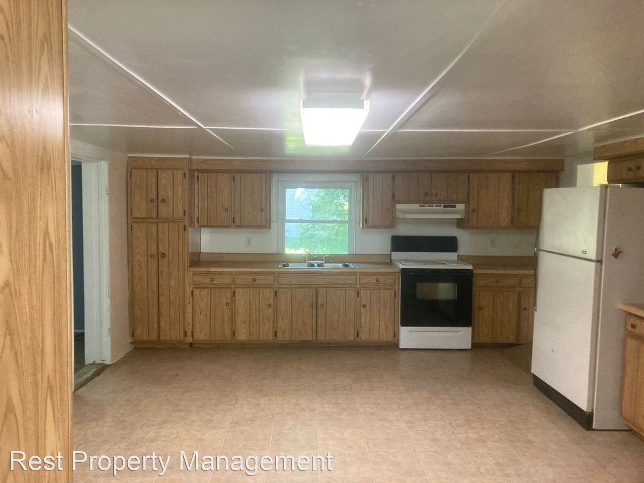 137 Walnut St - Photo 3 of 12