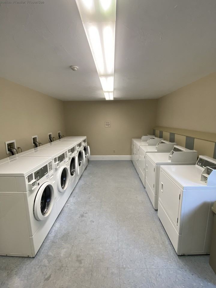Schoosett St #B28 - Photo 4 of 5