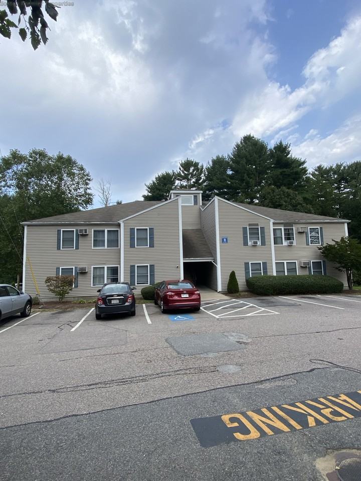 Schoosett St #B28 - Photo 5 of 5