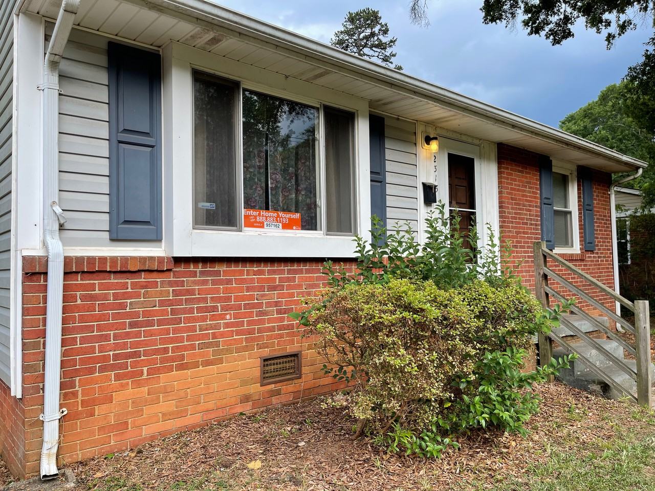 2315 Finchley Dr - Photo 2 of 16