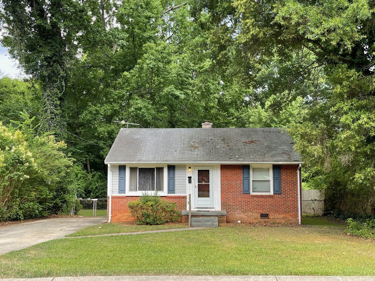 2315 Finchley Dr - Photo 3 of 16