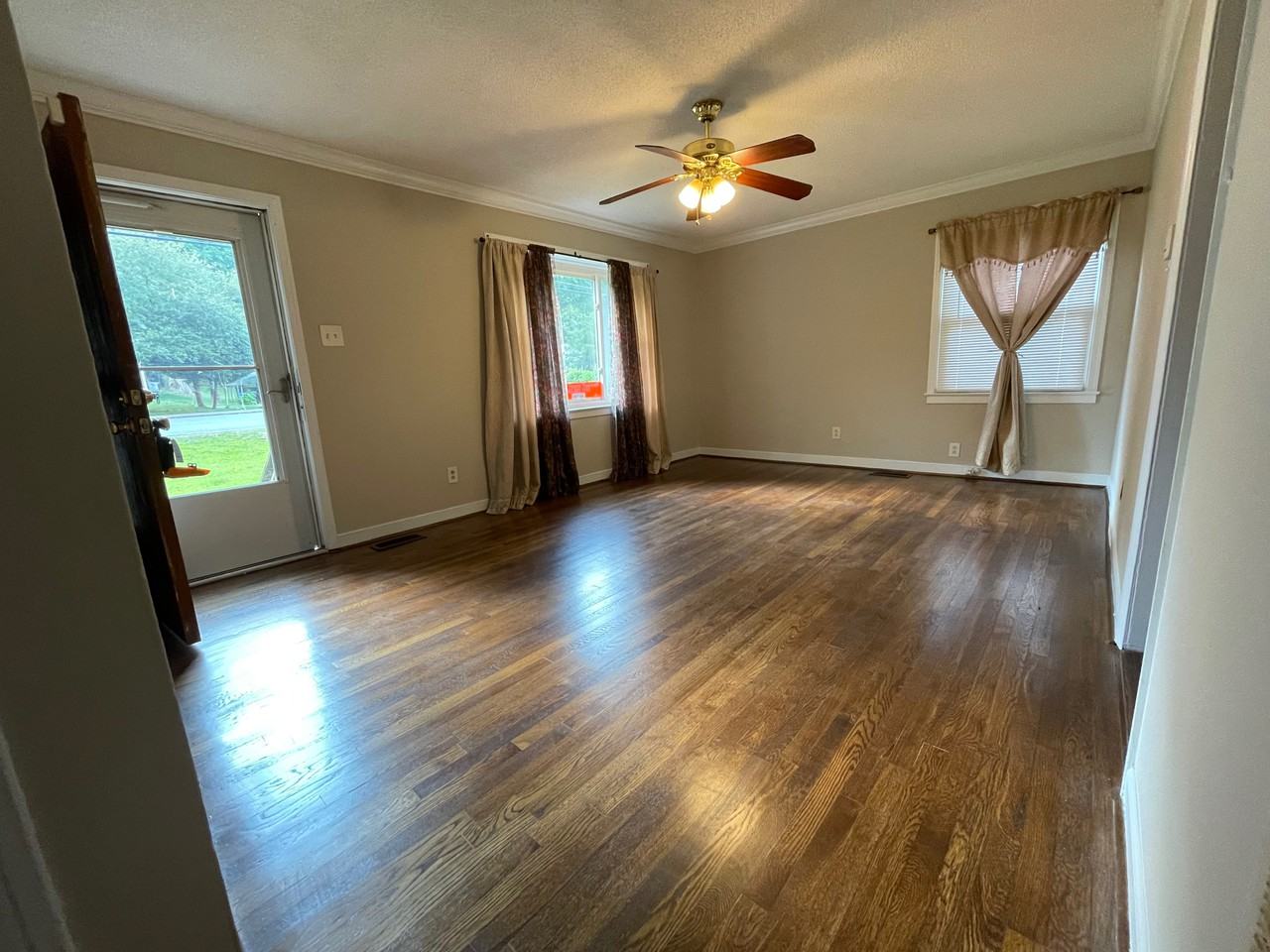 2315 Finchley Dr - Photo 4 of 16