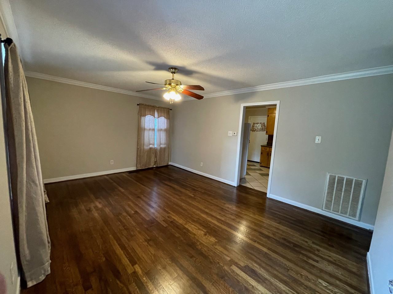 2315 Finchley Dr - Photo 5 of 16