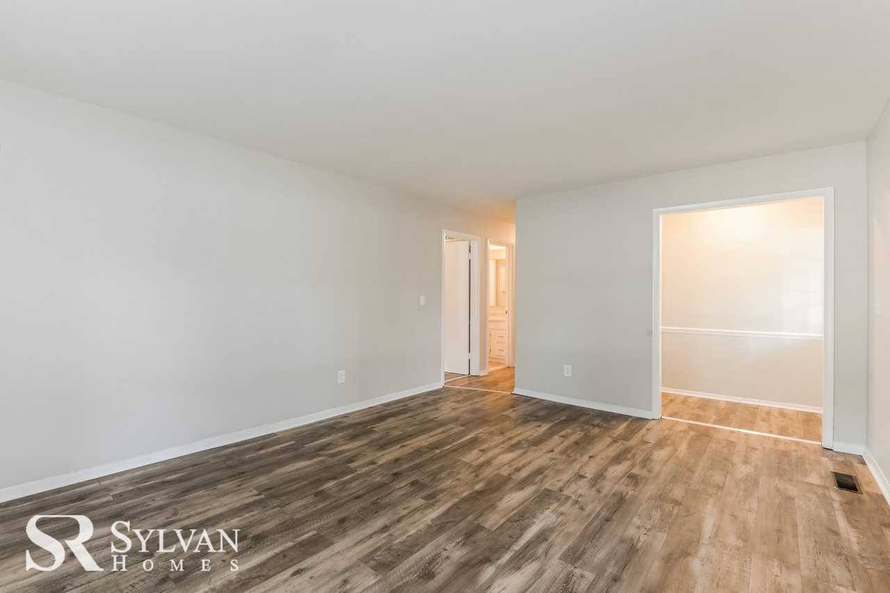 3226 S Elm Eugene St - Photo 2 of 14