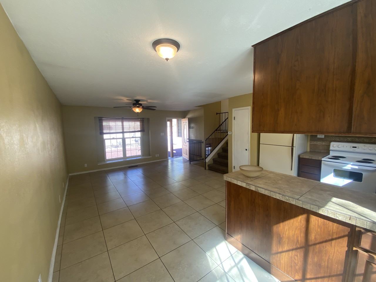 1607 N Prairie Way - Photo 2 of 7