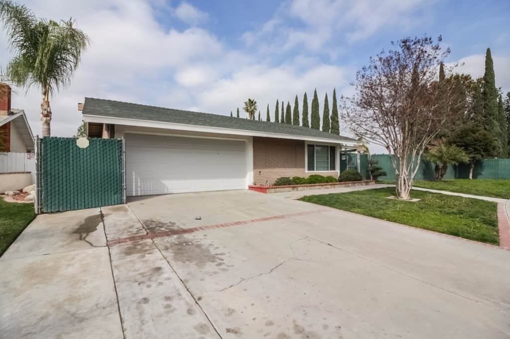 8869 Cherbourgh Dr - Photo 2 of 23