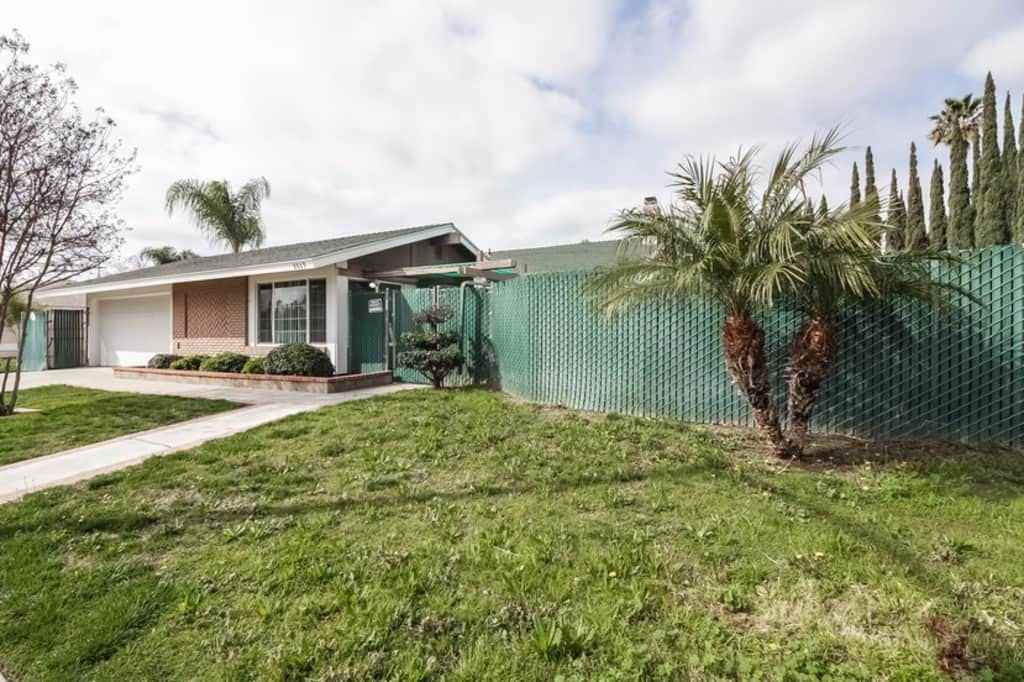 8869 Cherbourgh Dr - Photo 3 of 23