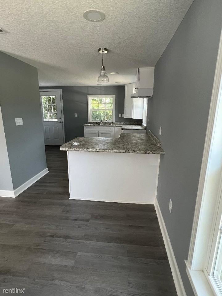 1219 Pittman St - Photo 3 of 9