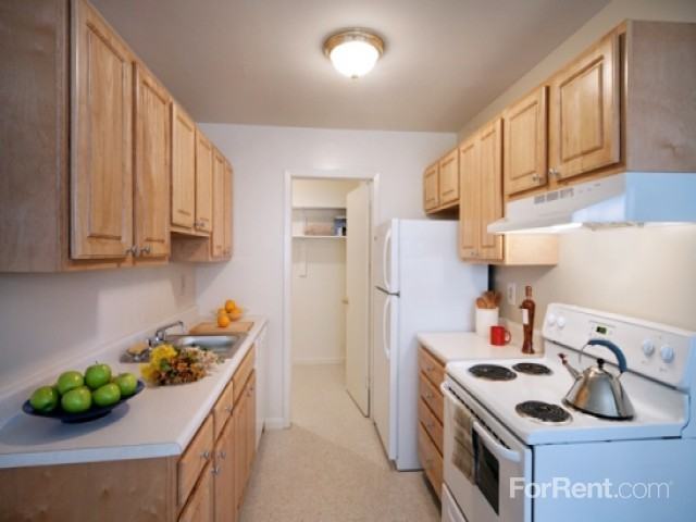 Princeton Court Apartments - Photo 3 of 6