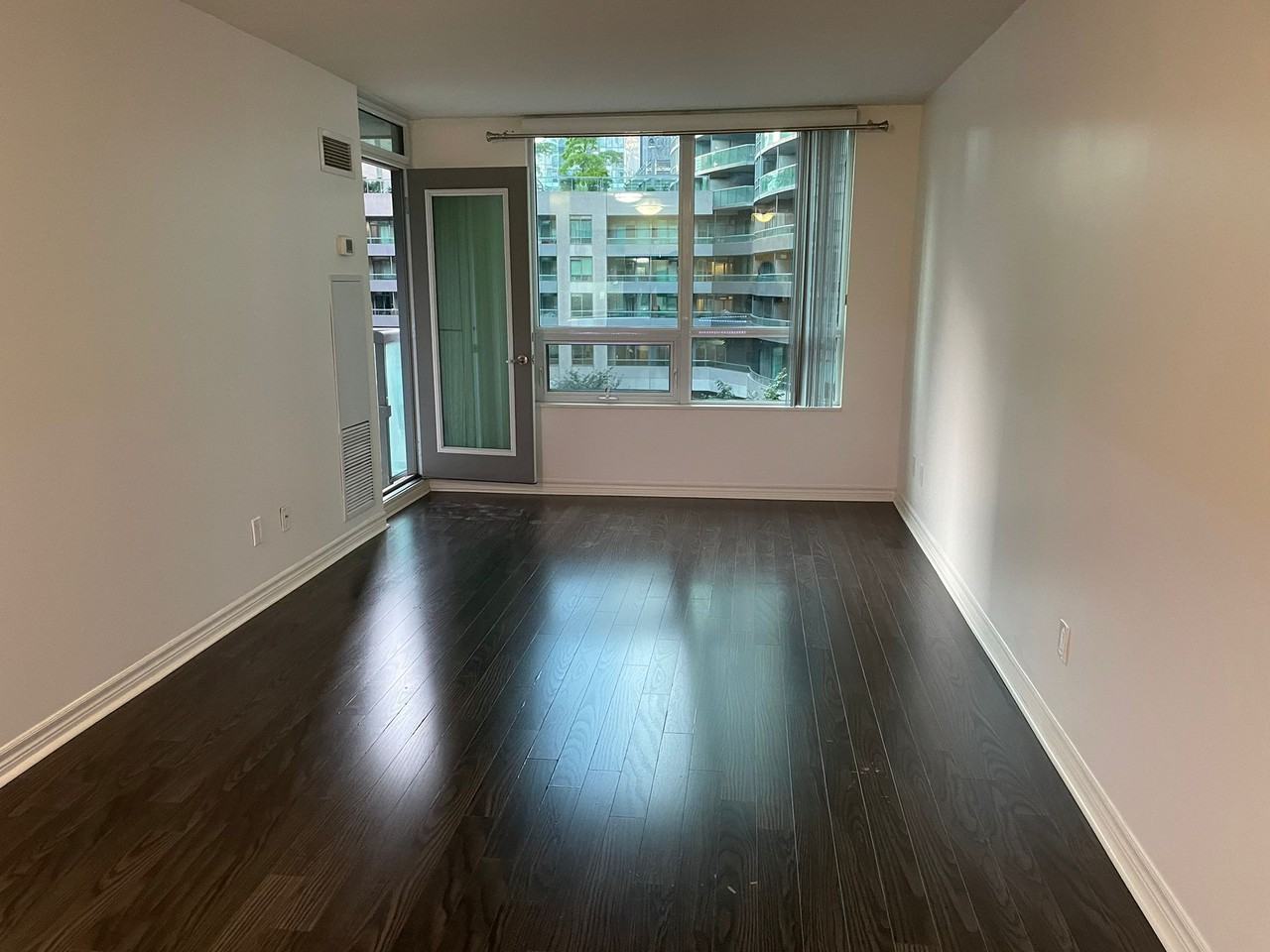 19G Grand Trunk Cres #502 - Photo 2 of 24