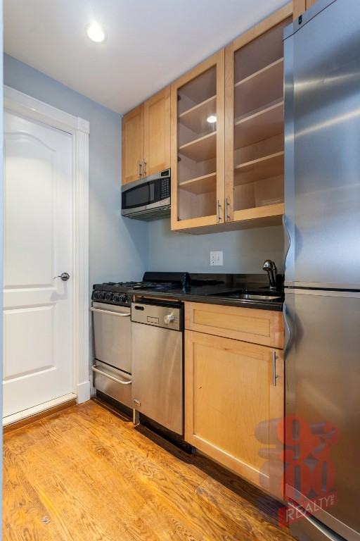 Avenue A #4R - Photo 2 of 6